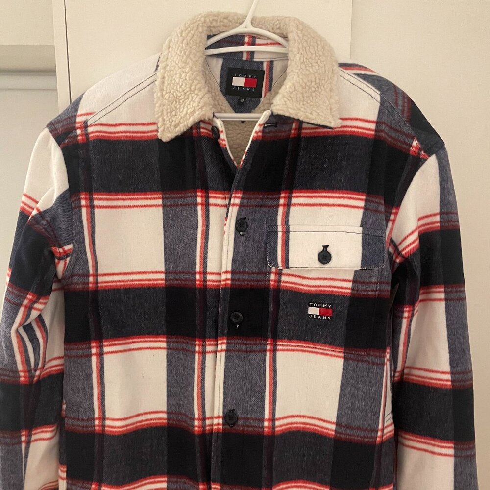 Tommy Jeans Sherpa-Lined Plaid Jacket – Cozy & Stylish